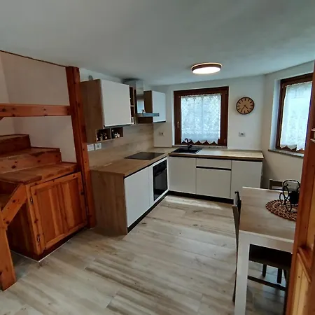 Rifugio Alpino A Septumian Con Vista Montagne *