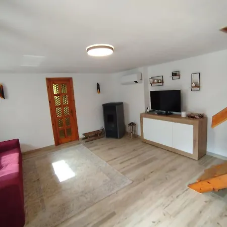 Rifugio Alpino A Septumian Con Vista Montagne Marseiller