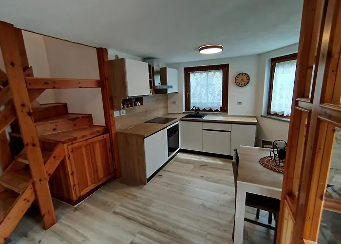 Rifugio Alpino A Septumian Con Vista Montagne *