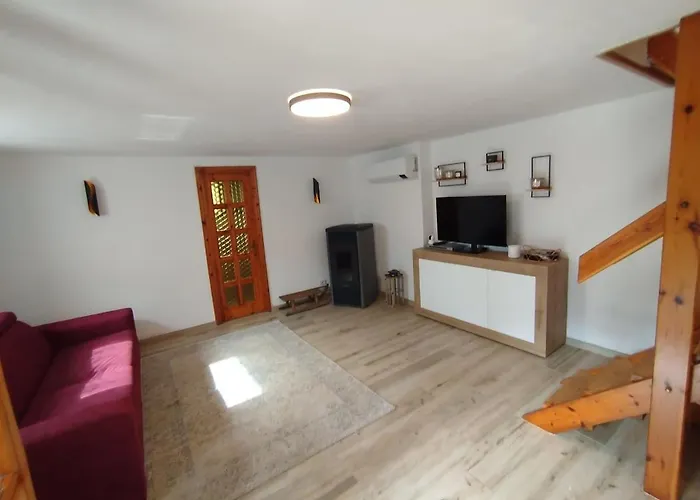 Rifugio Alpino A Septumian Con Vista Montagne Marseiller