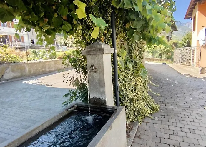 Rifugio Alpino A Septumian Con Vista Montagne